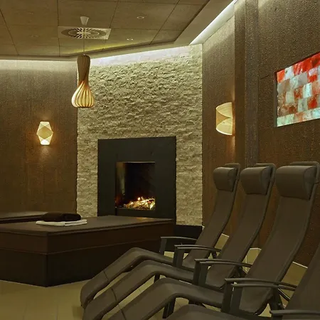 Hotel H+ &
