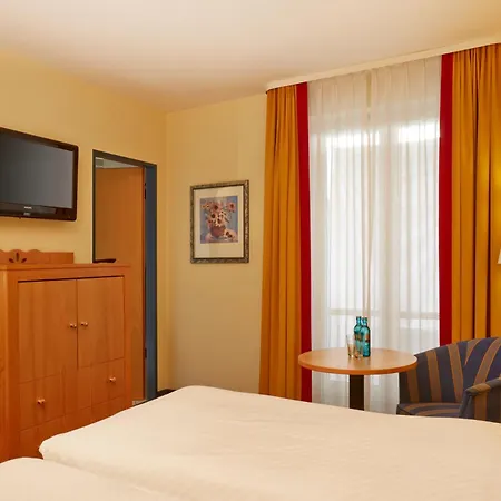 Hotel H+ &