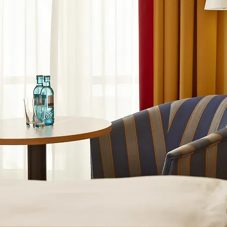 Sunday & Hotel