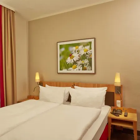Hotel H+ & 4*